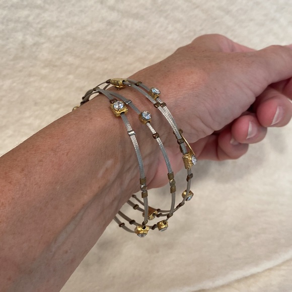 Set of four individual two-tone bracelets with sparkle. - Picture 3 of 7